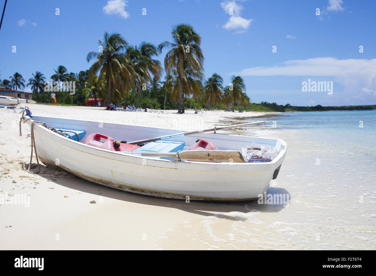 Boot und White Sand Beach, Maria La Gorda, Kuba Stockfoto