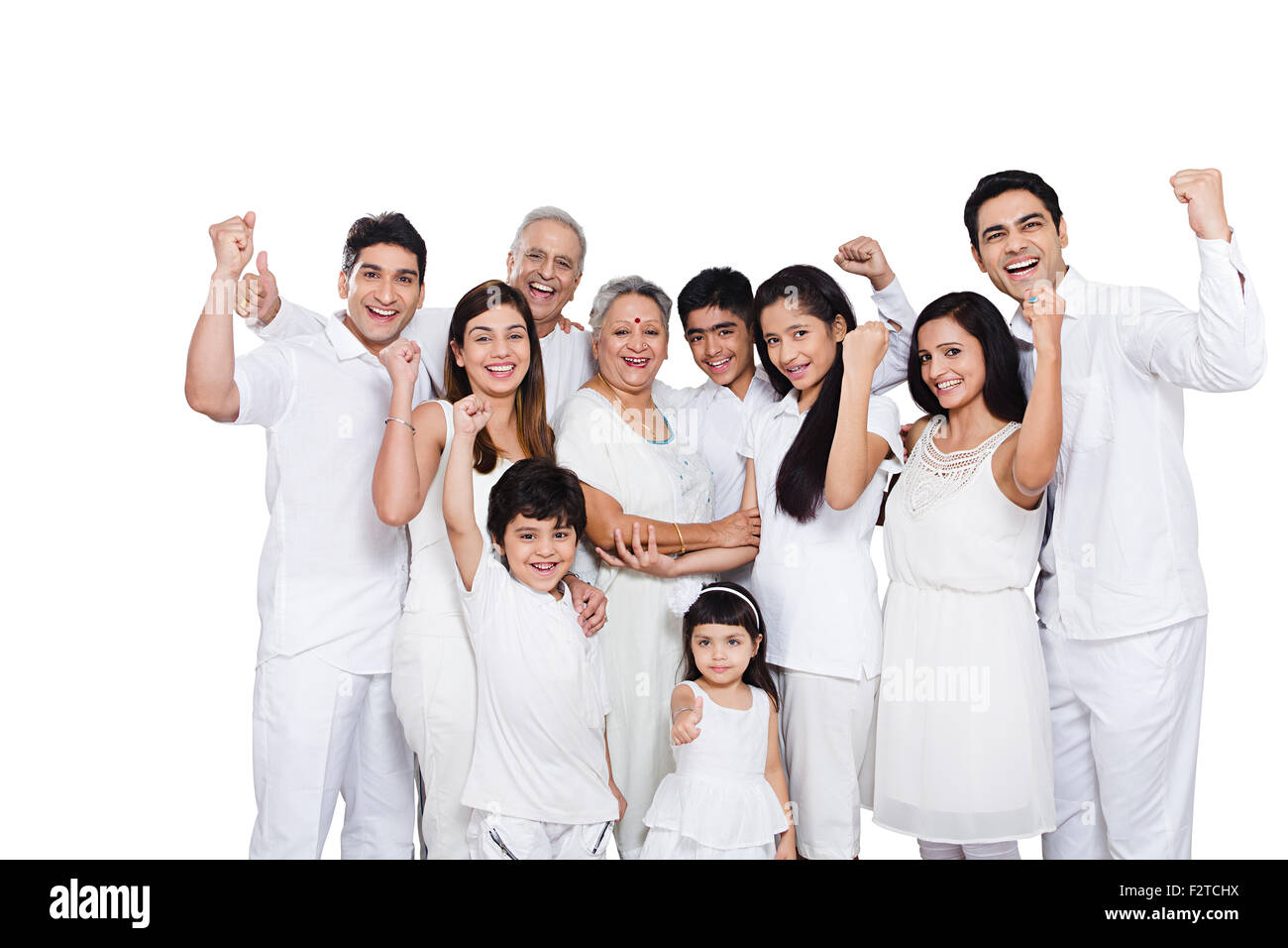 indische Gruppe gemeinsame Familie stehend Faust Sieg genießen Stockfoto