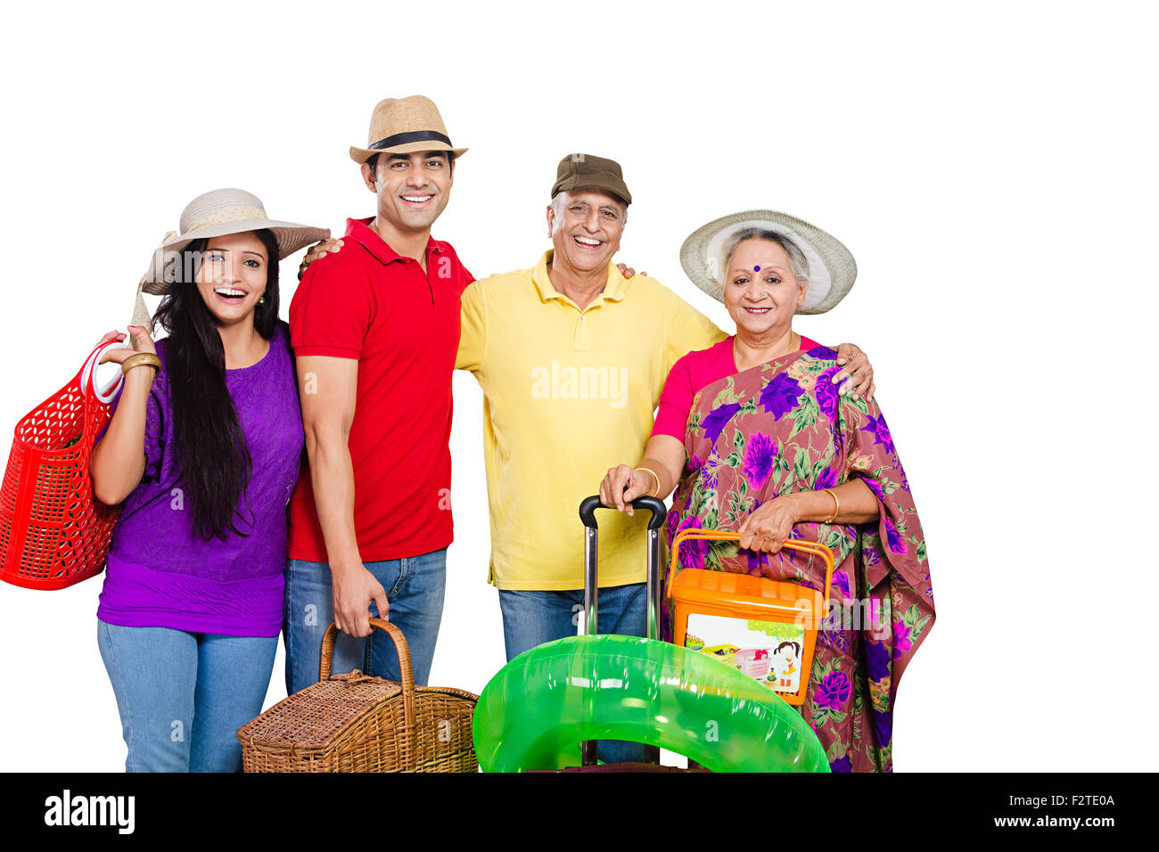 4 indische Eltern Sohn und Schwiegertochter Reisen Urlaub und Reisen-Picknick Stockfoto