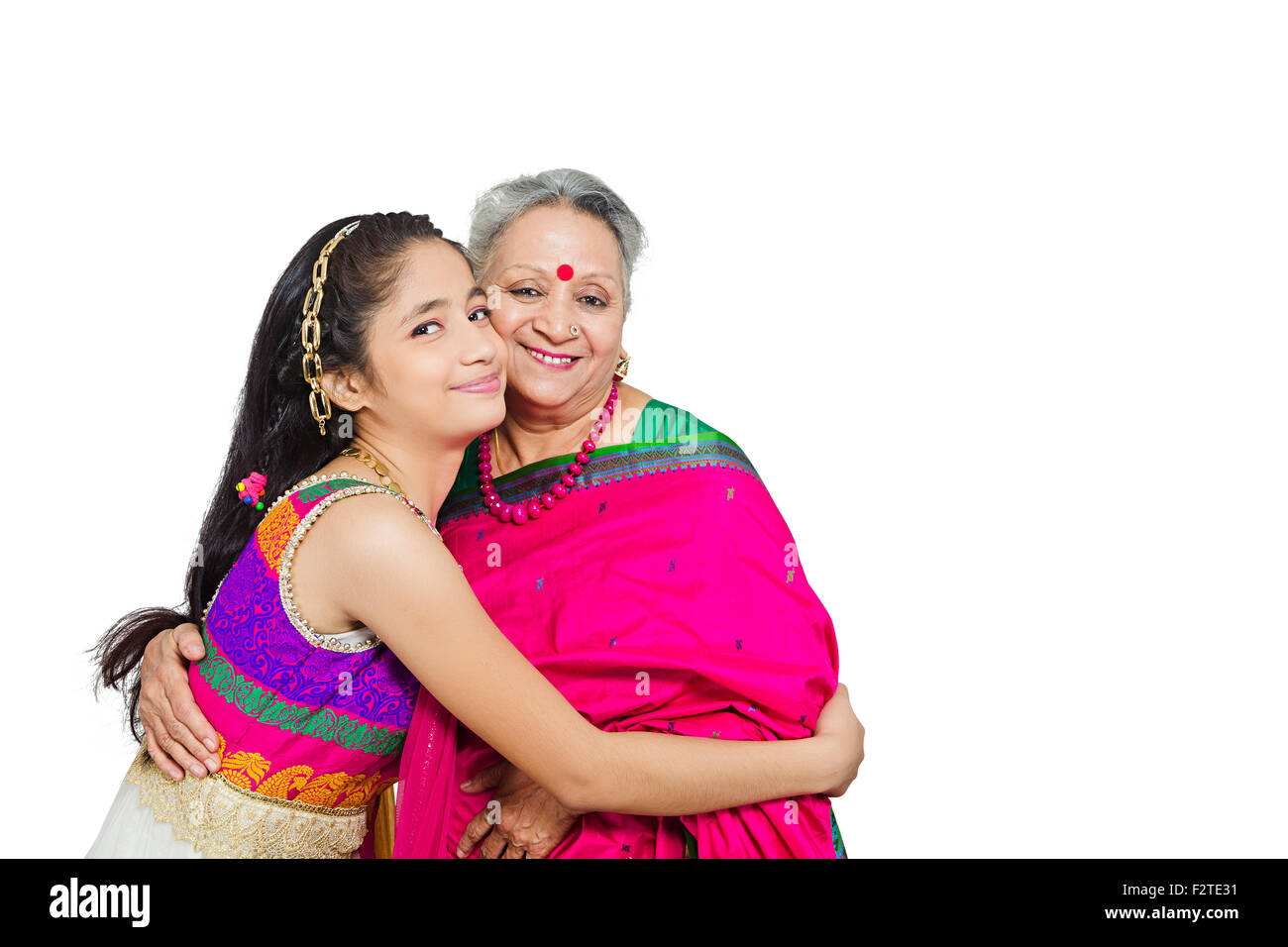 2 indische Großmutter und Enkelin umarmt Diwali festival Stockfoto