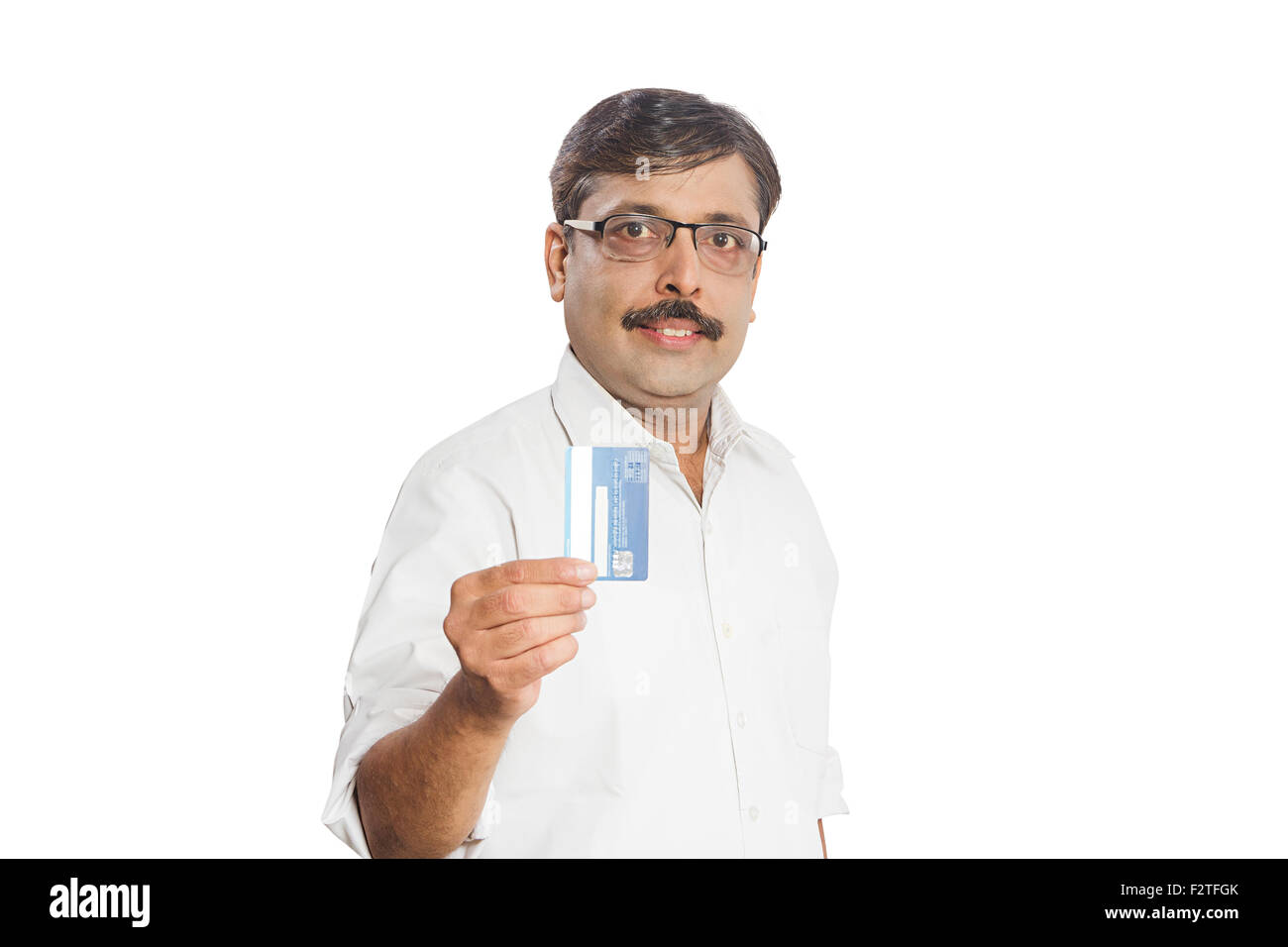 1 indische erwachsenen Mann Kreditkarte zeigen Stockfoto