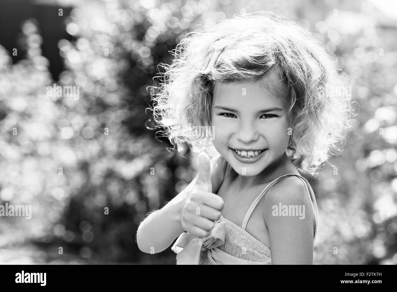 Niedliche kleine Mädchen lächelnd Stockfoto