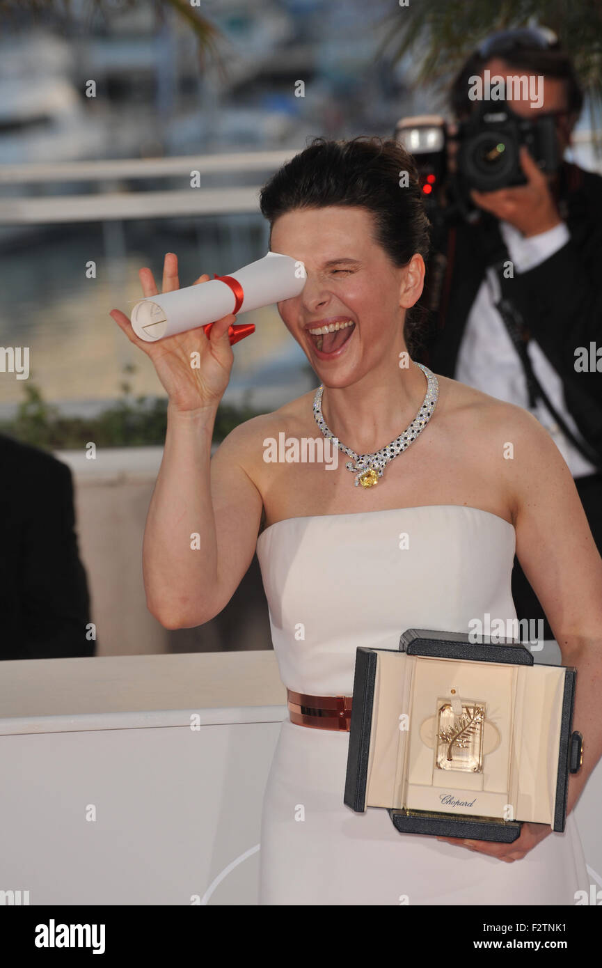 CANNES, Frankreich - 23. Mai 2010: Juliette Binoche am Closing Awards Gala auf dem 63. Festival de Cannes. Stockfoto