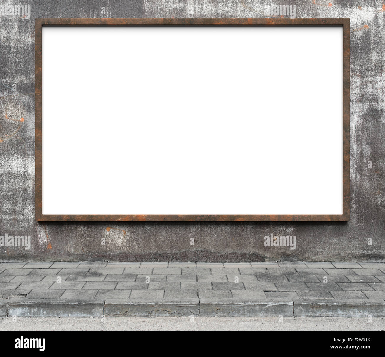 Leere Werbung Plakatwand mit rostigen Rahmen auf eine schmutzige Grunge-Wand. Stockfoto