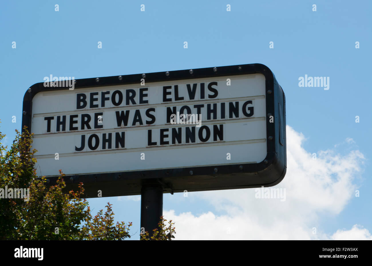 Memphis Tennessee Zeichen in der Nähe von Graceland von John Lennon-Zitat über Elvis "Vor der Elvia es war nichts" Stockfoto