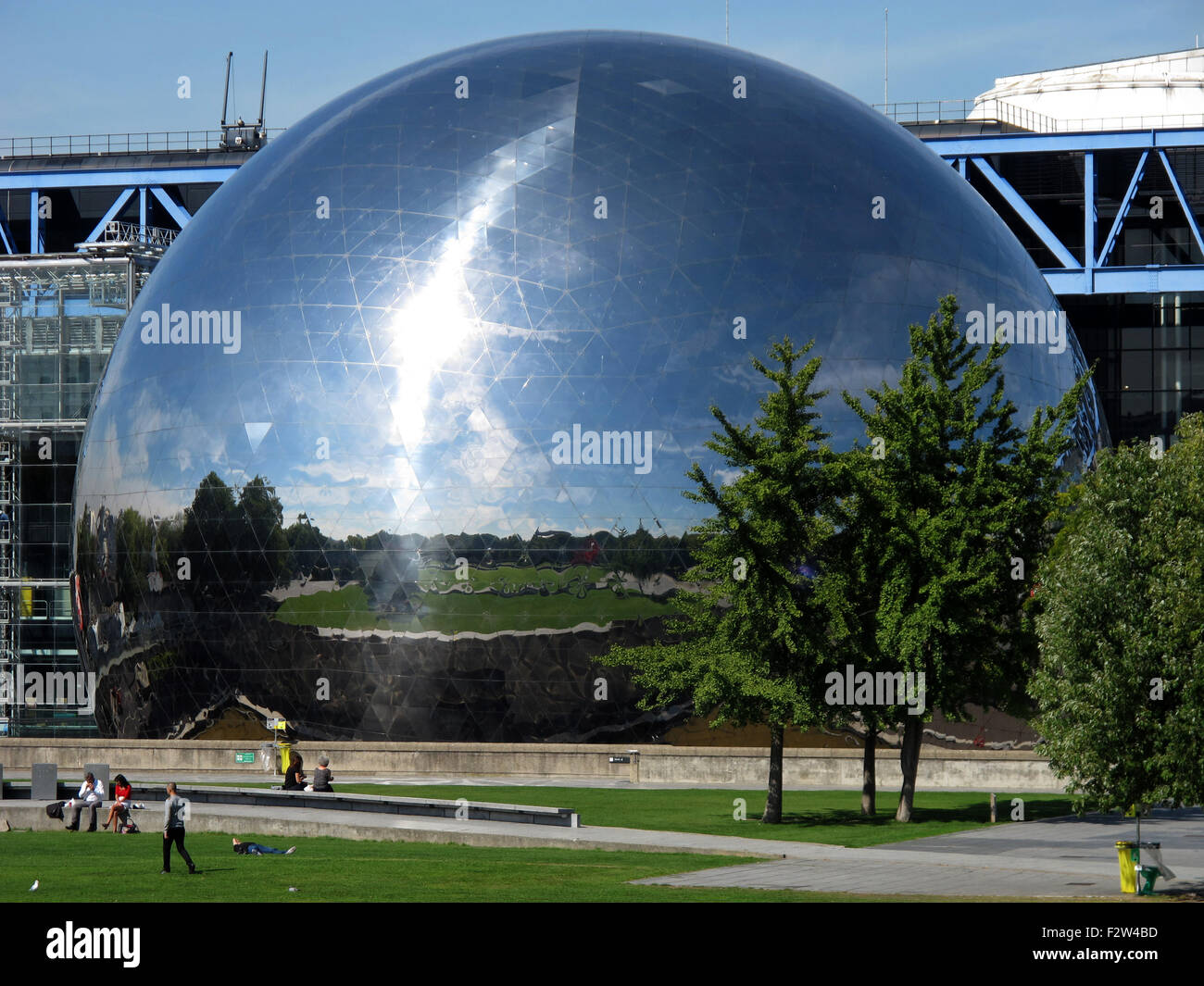 Die Geode, Riesen-Bildschirm Kino, Cité des Sciences et de l ' Industrie, Stadt der Wissenschaften und der Industrie, Parc De La Villette, Paris, Frankreich Stockfoto