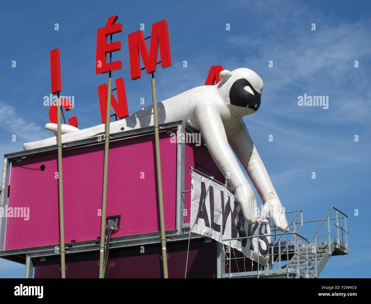 Alle-2007, jeder denkt immer, dass sie von Stefan Sagmeister-USA, rechts, sind L'Air des Geants, der Riesen-Luft, Ausstellung, Frankreich Stockfoto