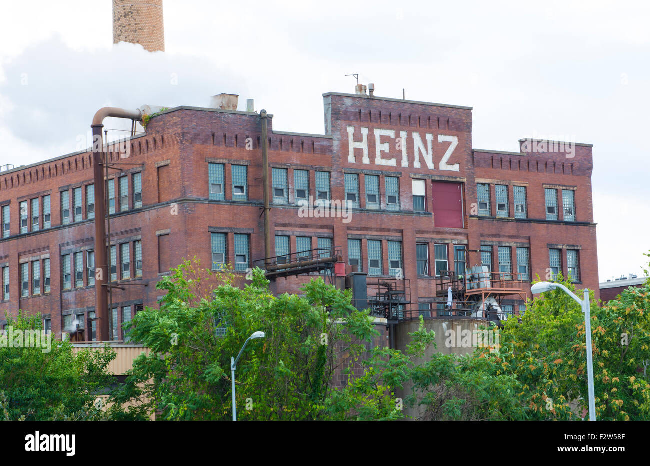 Pittsburgh Pennsylvania PA Rauch Stapel von berühmten Pittsburgh Firma Heinz Ketshup Stockfoto