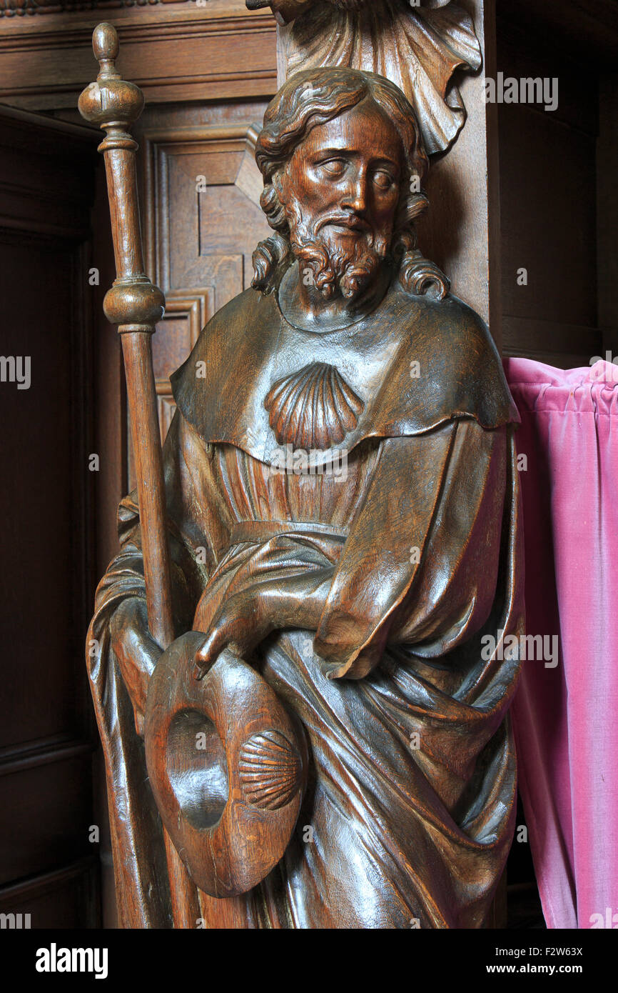 Holz geschnitzte Statue des St. Jakob eine konfessionelle Tellerrand der St. Johannes Kirche in Mechelen, Belgien Stockfoto