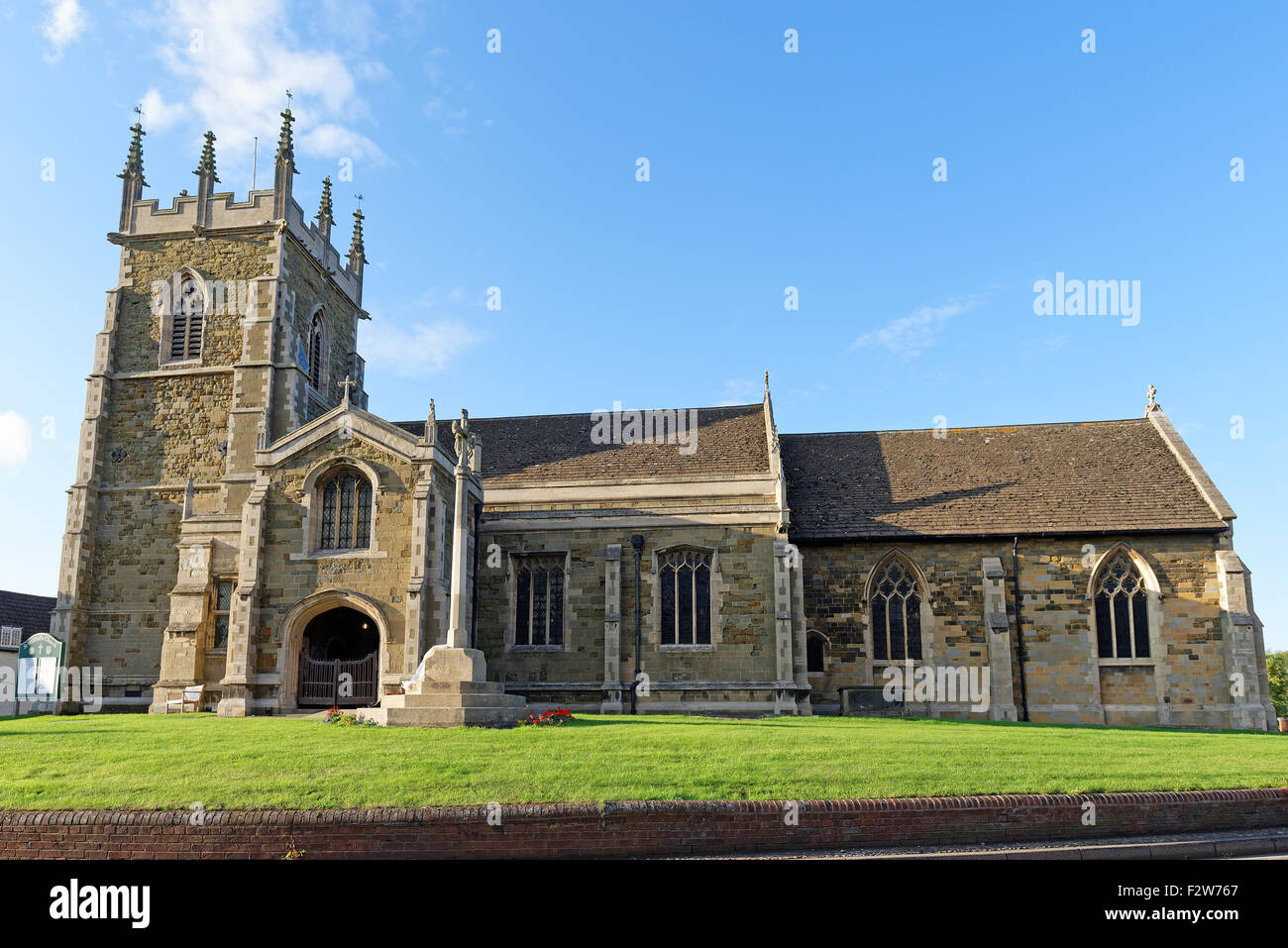 Das 14. Jahrhundert Pfarrei Kirche von St Wilfrid in Alford, Lincolnshire, UK. Ein Beispiel für gotische Kirchenarchitektur. Stockfoto