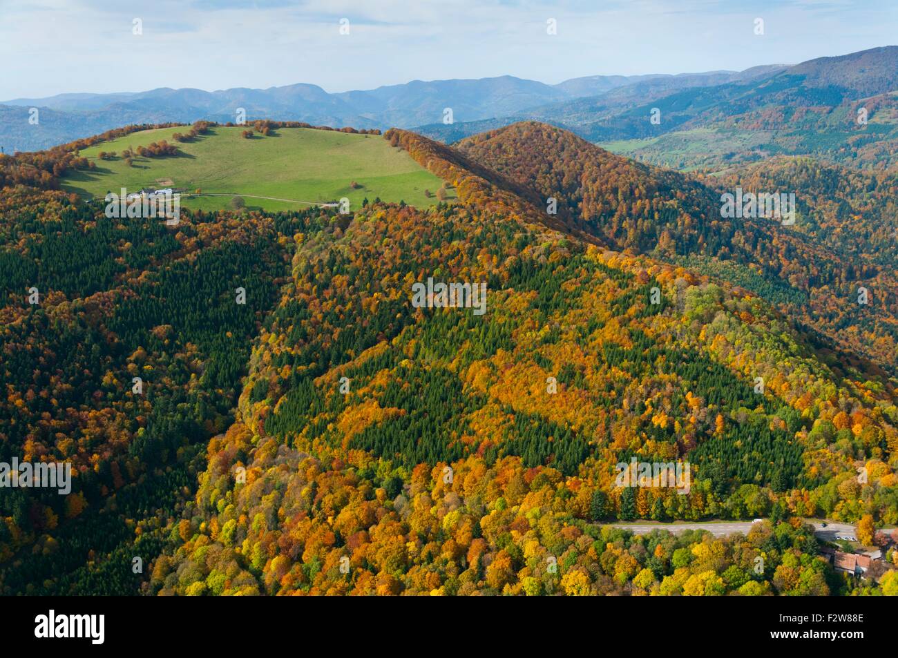 Frankreich, Haut Rhin (68), Wattwiller, Kämme Straße Gipfel Molkenrain im Herbst (Luftbild) / / Haut Rhin (68), Wattwiller, route Stockfoto