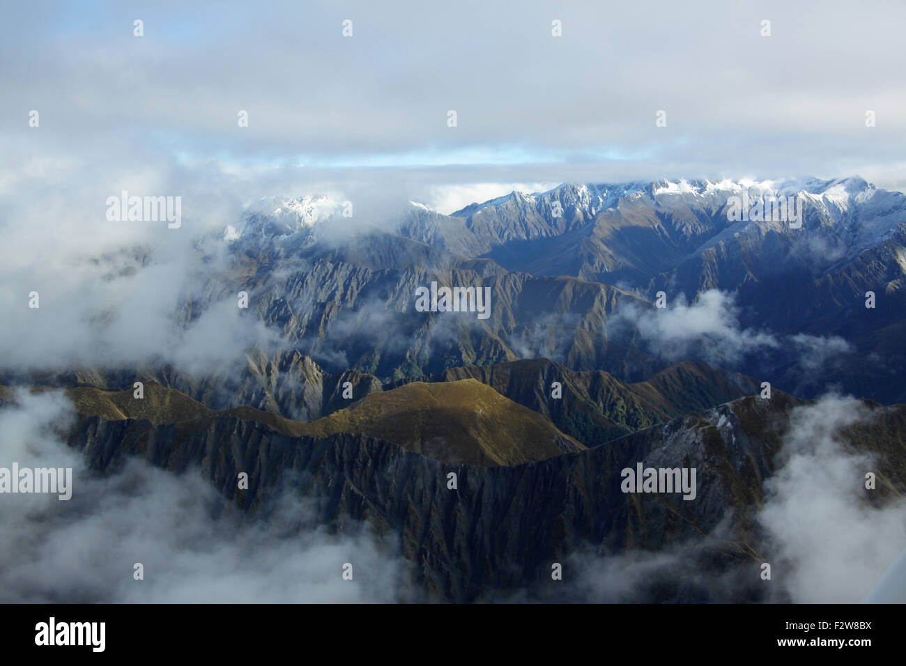 Antenne des Fiordland und schneebedeckten Südalpen, Südinsel, Neuseeland Stockfoto