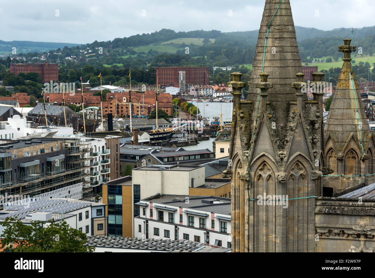 Die Aussicht vom Dach/Turm Bristol Kathedrale nach Westen entlang der Stadt historischen Docks. Stockfoto