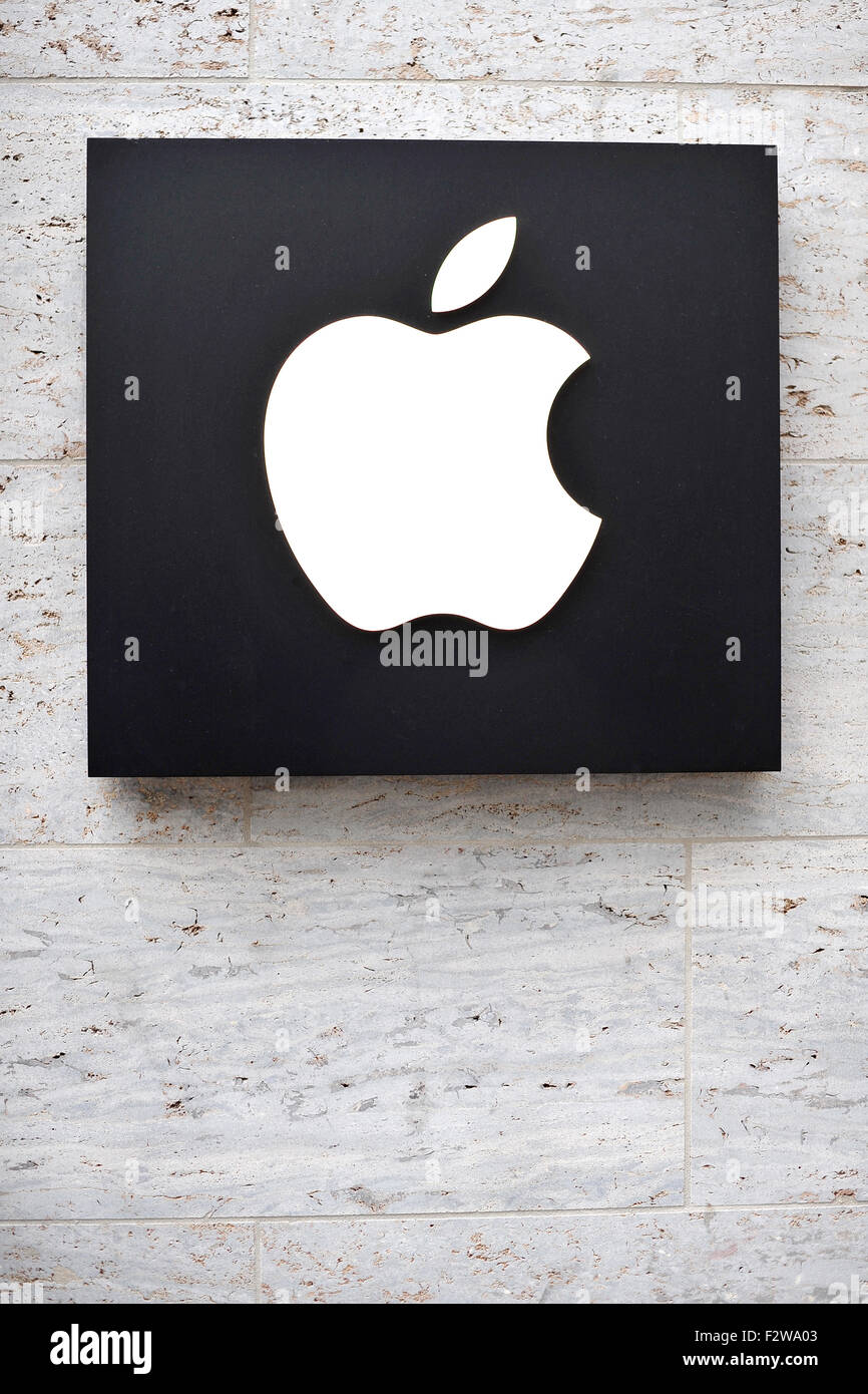 09.05.2015, Hannover, Niedersachsen, Deutschland - Apple-Logo auf dem Apple-Store in der Innenstadt von Hannover. 0HD150509D036CAROEX. JPG - NICHT Stockfoto