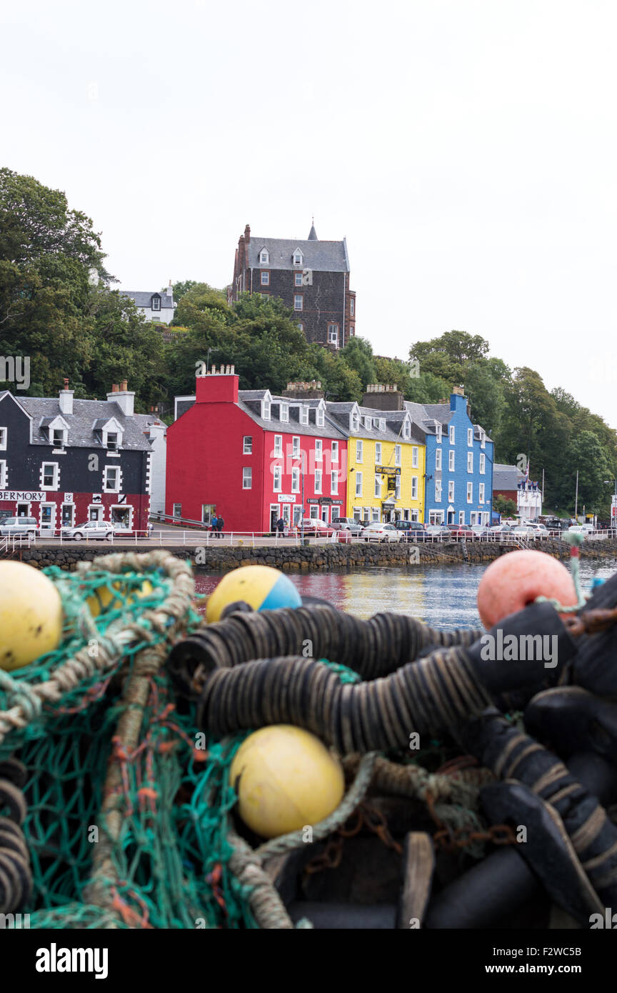 Die bunten Häuser, Geschäfte und Hotels von Tobermory Harbourside, Isle of Mull, Argyle und Bute, Scotland Stockfoto