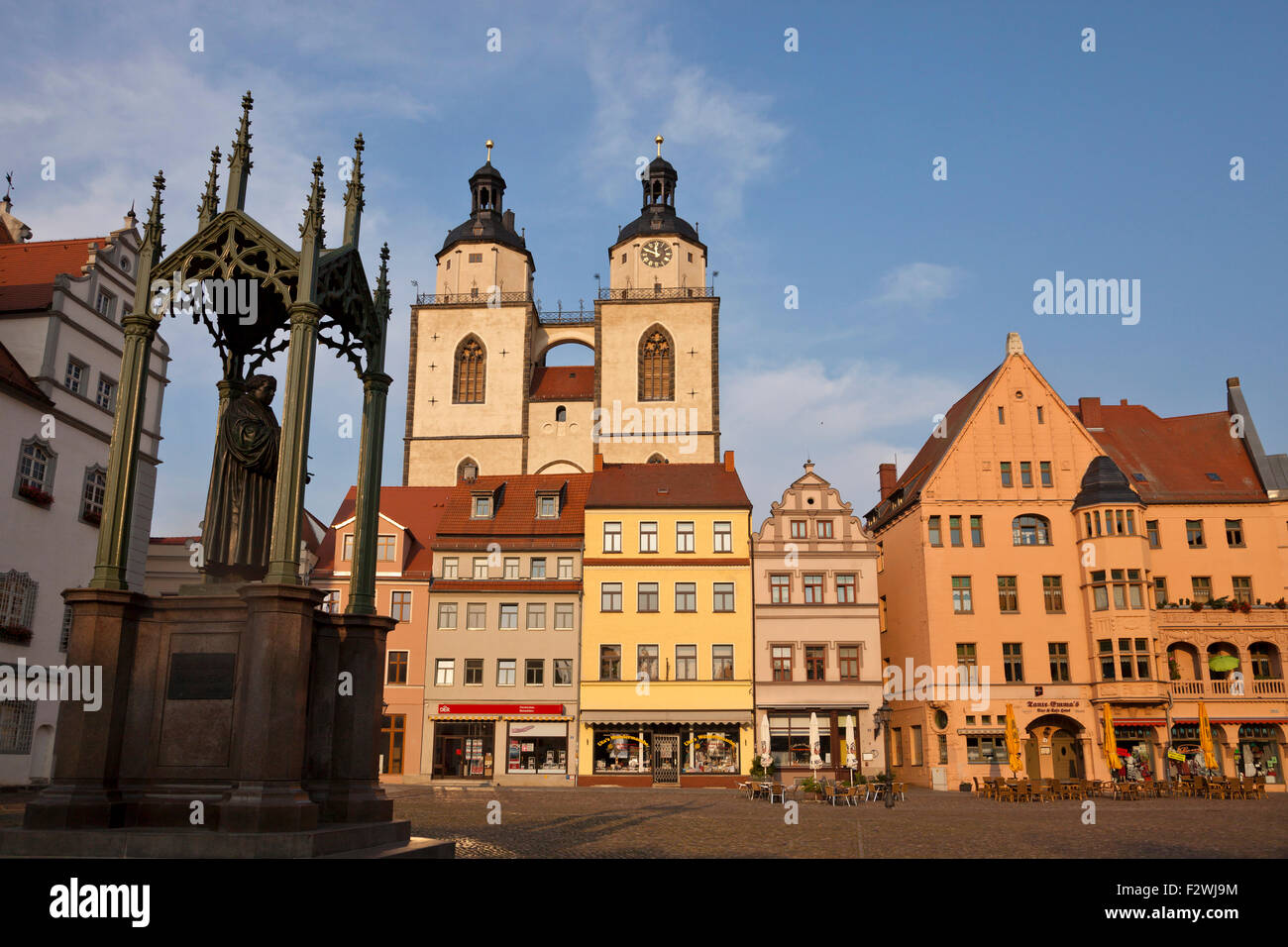 Marktplatz mit alten Rathaus und Stadtkirche, Lutherstadt Wittenberg, Sachsen-Anhalt, Deutschland Stockfoto
