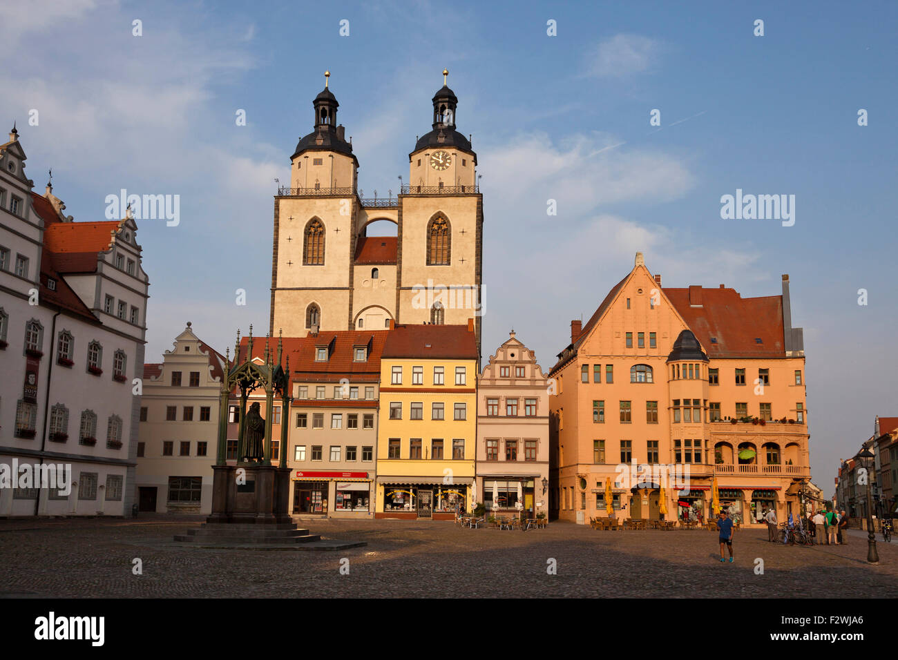 Marktplatz mit alten Rathaus und Stadtkirche, Lutherstadt Wittenberg, Sachsen-Anhalt, Deutschland Stockfoto