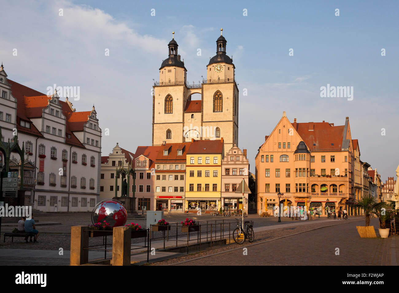 Marktplatz mit alten Rathaus und Stadtkirche, Lutherstadt Wittenberg, Sachsen-Anhalt, Deutschland Stockfoto