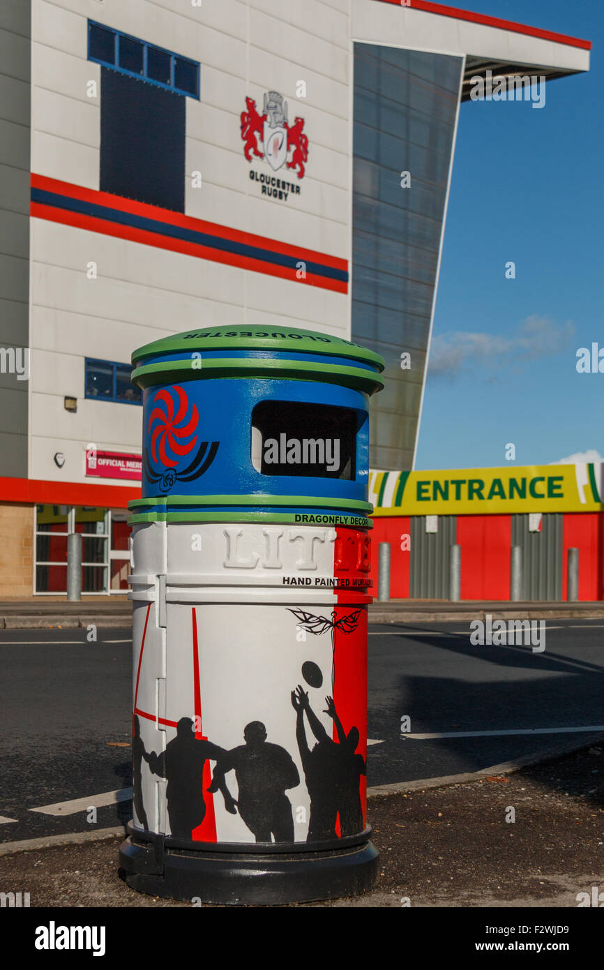 Rugby World Cup 2015 dekorative Abfallbehälter außerhalb Kingsholm Stadion Stockfoto