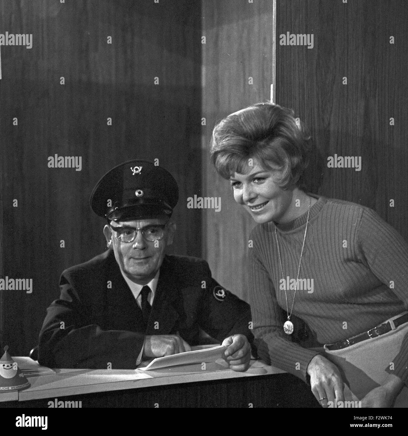 Vergißmeinnicht, Fernsehshow, Deutschland 1966, Briefträger Walter Spahrbier ("Links") Stockfoto