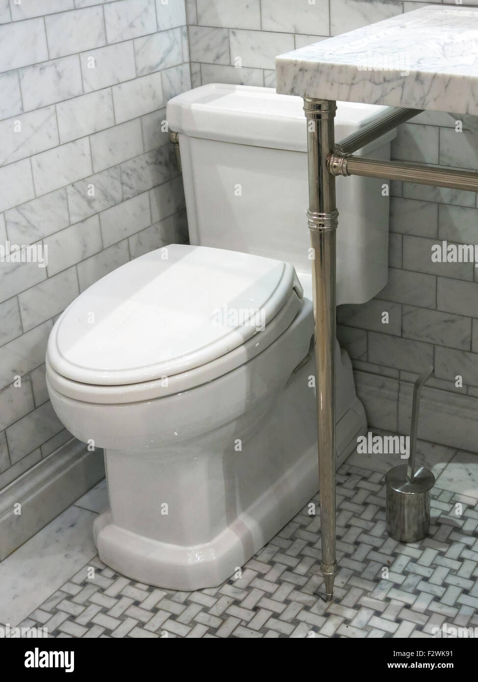 WC in Luxus-Badezimmer Stockfoto