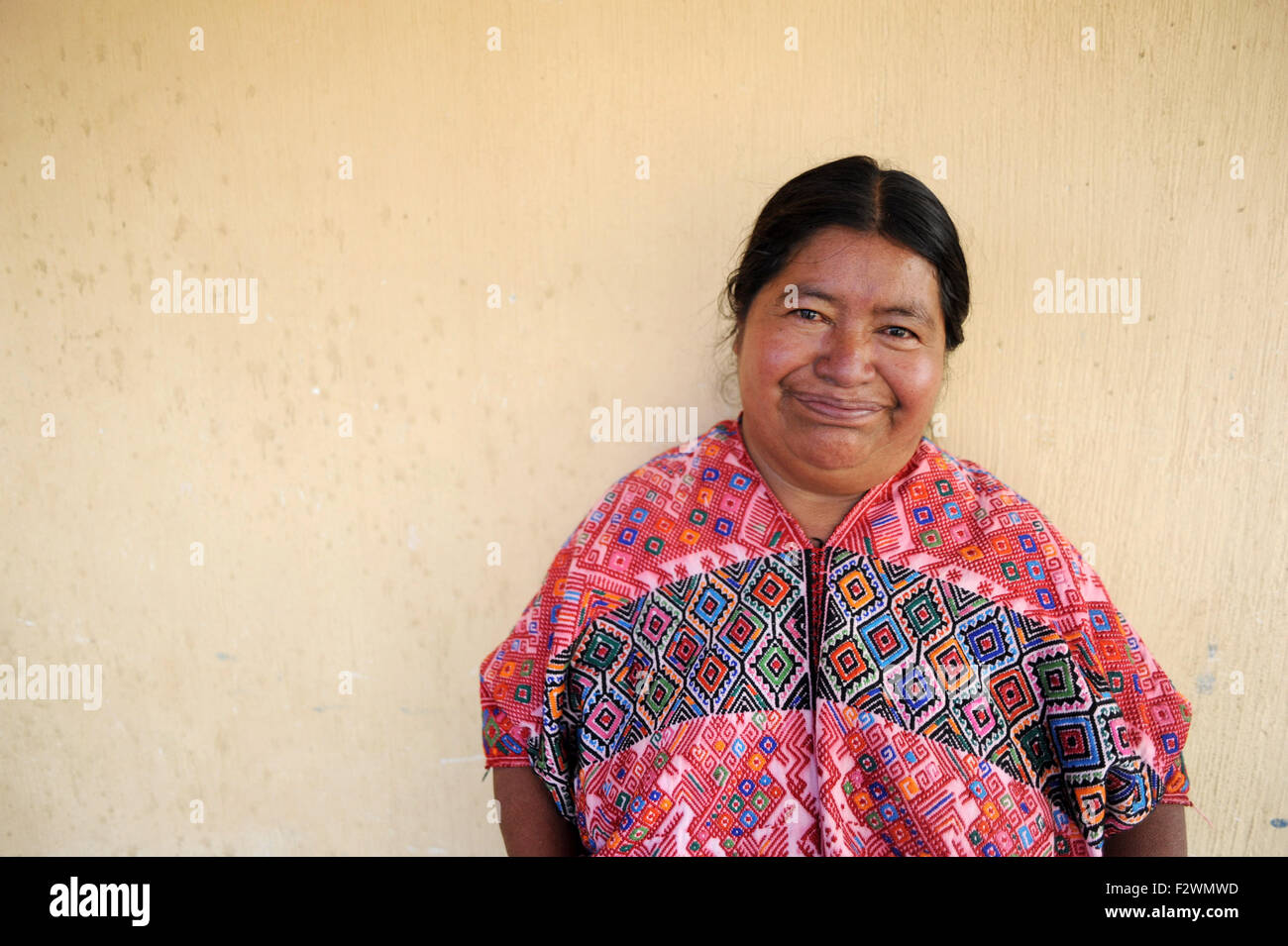 Maya indigene Frau in traditioneller Kleidung in Nahuala, ein K'iche "Maya-Dorf in Solola, Guatemala. Stockfoto Maya indigene Frau in traditioneller Kleidung in Nahuala, ein K'iche "Maya-Dorf in Solola, Guatemala. Stockfoto