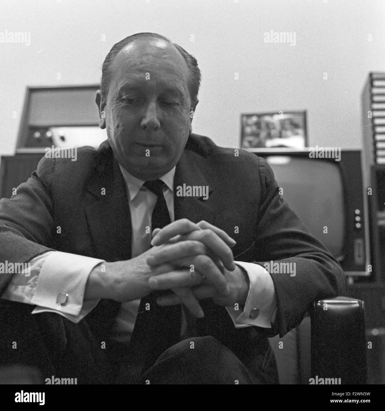 Deutscher Journalist und Autor Ernst Weisenfeld, Frankreich 1960er Jahre. Deutscher Journalist und Autor Ernst Weisenfeld, Frankreich 1960er Jahre. Stockfoto