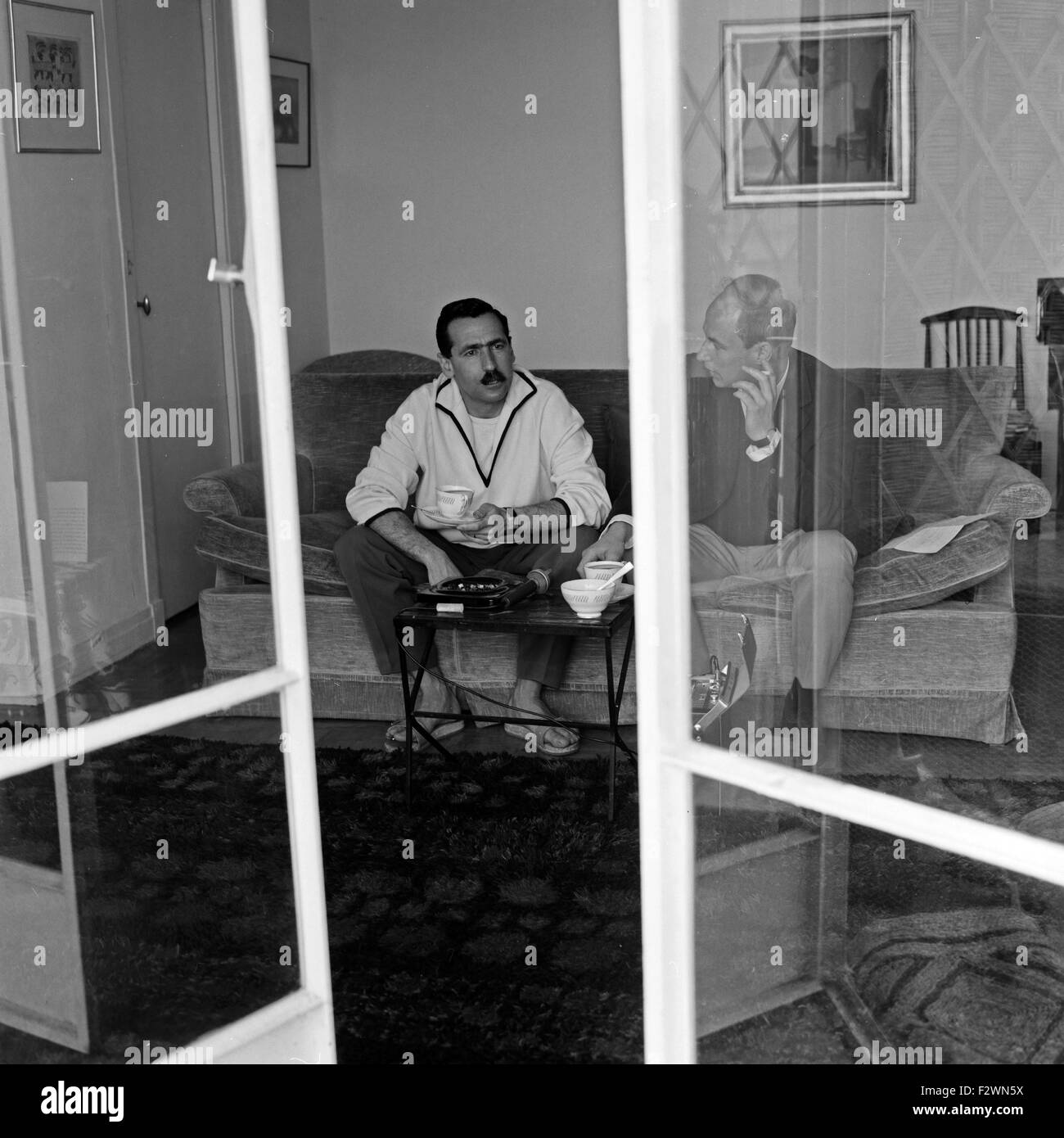 Der Österreichische Journalist Und Drehbuchautor Georg Stefan Troller, Frankreich 1960er Jahre. Österreichischer Journalist und Drehbuchautor Georg Stefan Troller, Frankreich der 1960er Jahre. Stockfoto