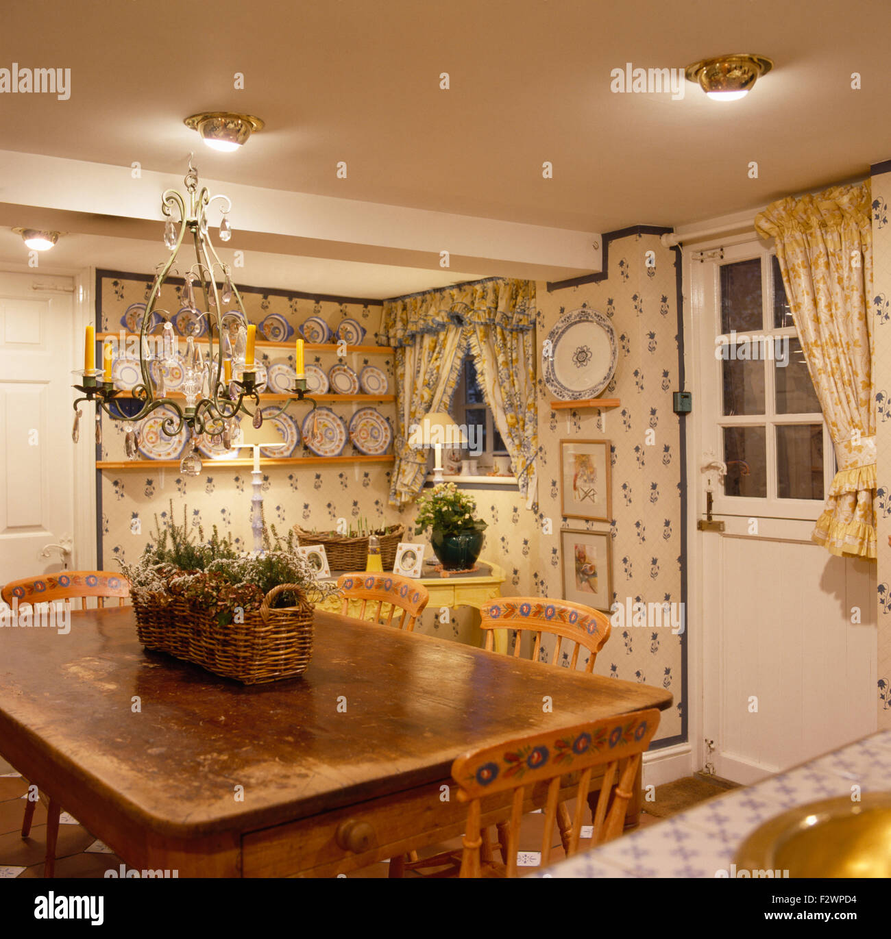 Neunziger Jahre Küche Esszimmer vor der Renovierung Stockfoto