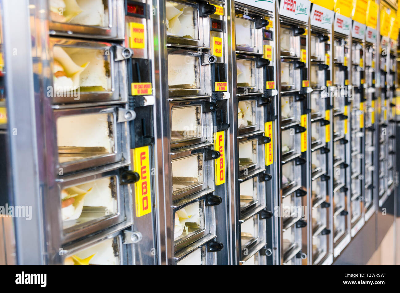 Automaten für warme Snacks in einem Febo-Shop, Amsterdam Stockfoto