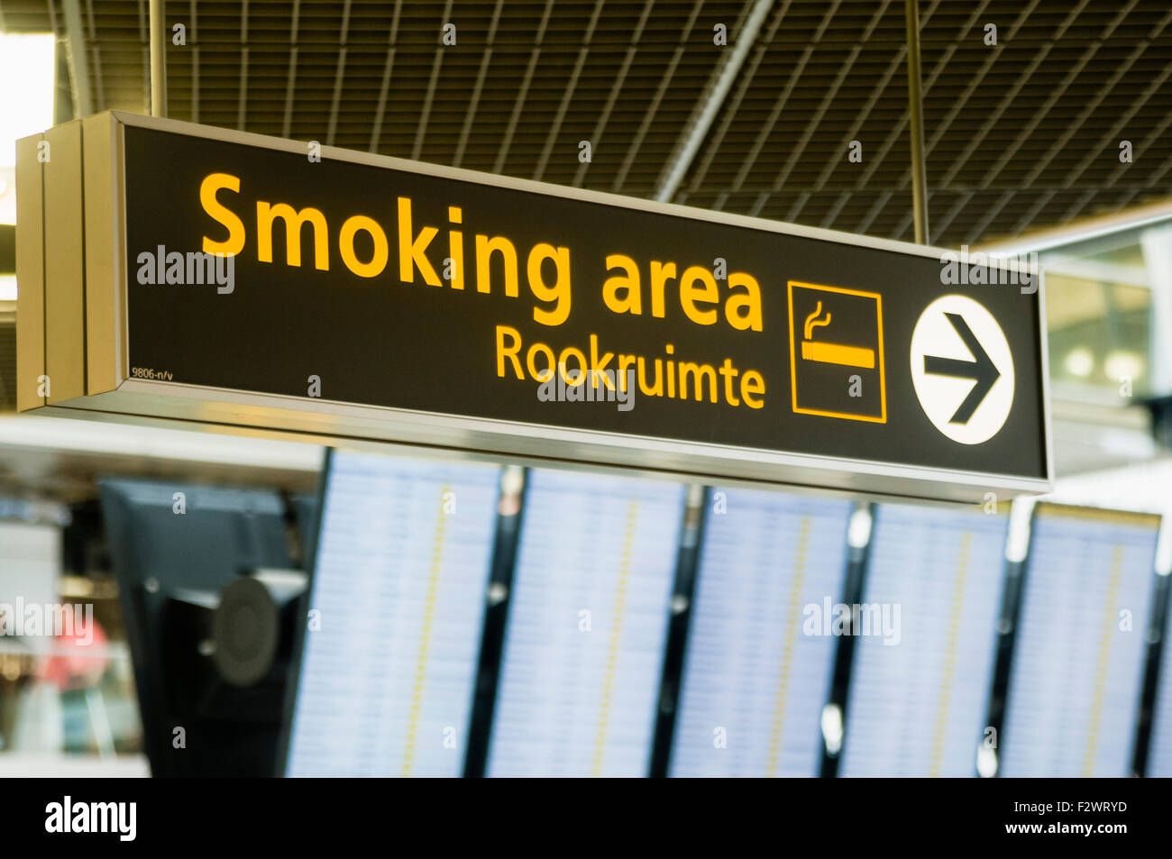 Flughafen Schiphol für den Raucherbereich (Rookruimte) anmelden Stockfoto