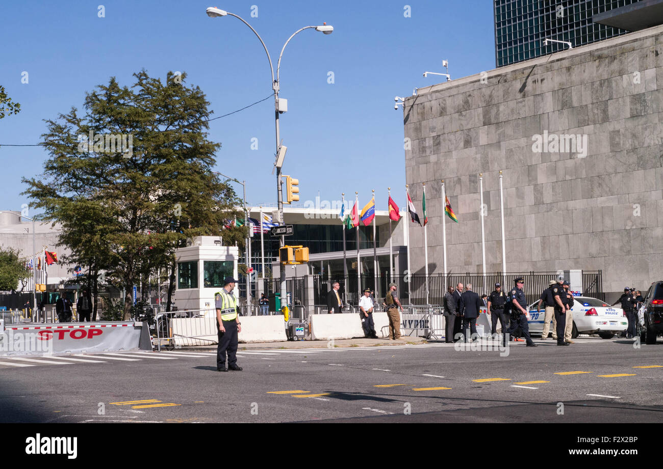NEW YORK - 24. September 2015: Vereinte Nationen Sicherheit bereitet sich auf einen Besuch von The Pope Credit: Donald Bowers/Alamy Live News Stockfoto