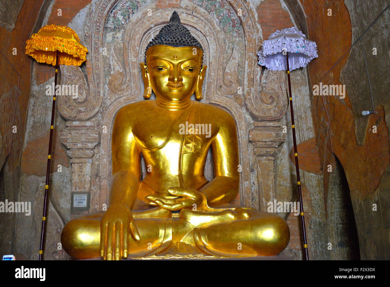 Exquisite Gold Buddha zu Ananda Tempel der am meisten verehrten durch burmesische Buddhisten in Bagan, Myanmar (Burma), Asien Stockfoto