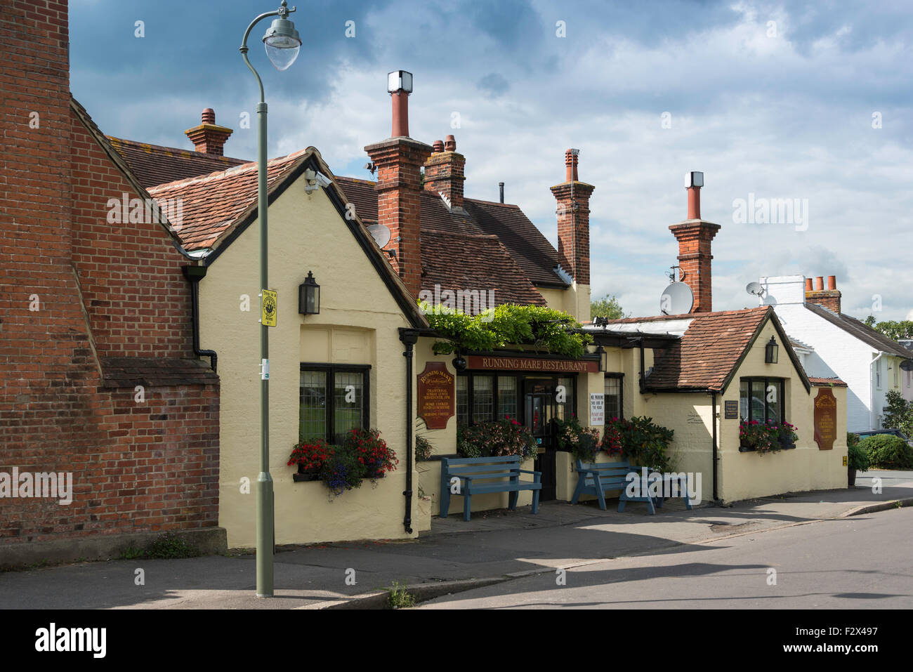 18. Jahrhundert laufen Mare Freehouse Pub & Restaurant, kippen Sie grün, Cobham, Surrey, England, Vereinigtes Königreich Stockfoto