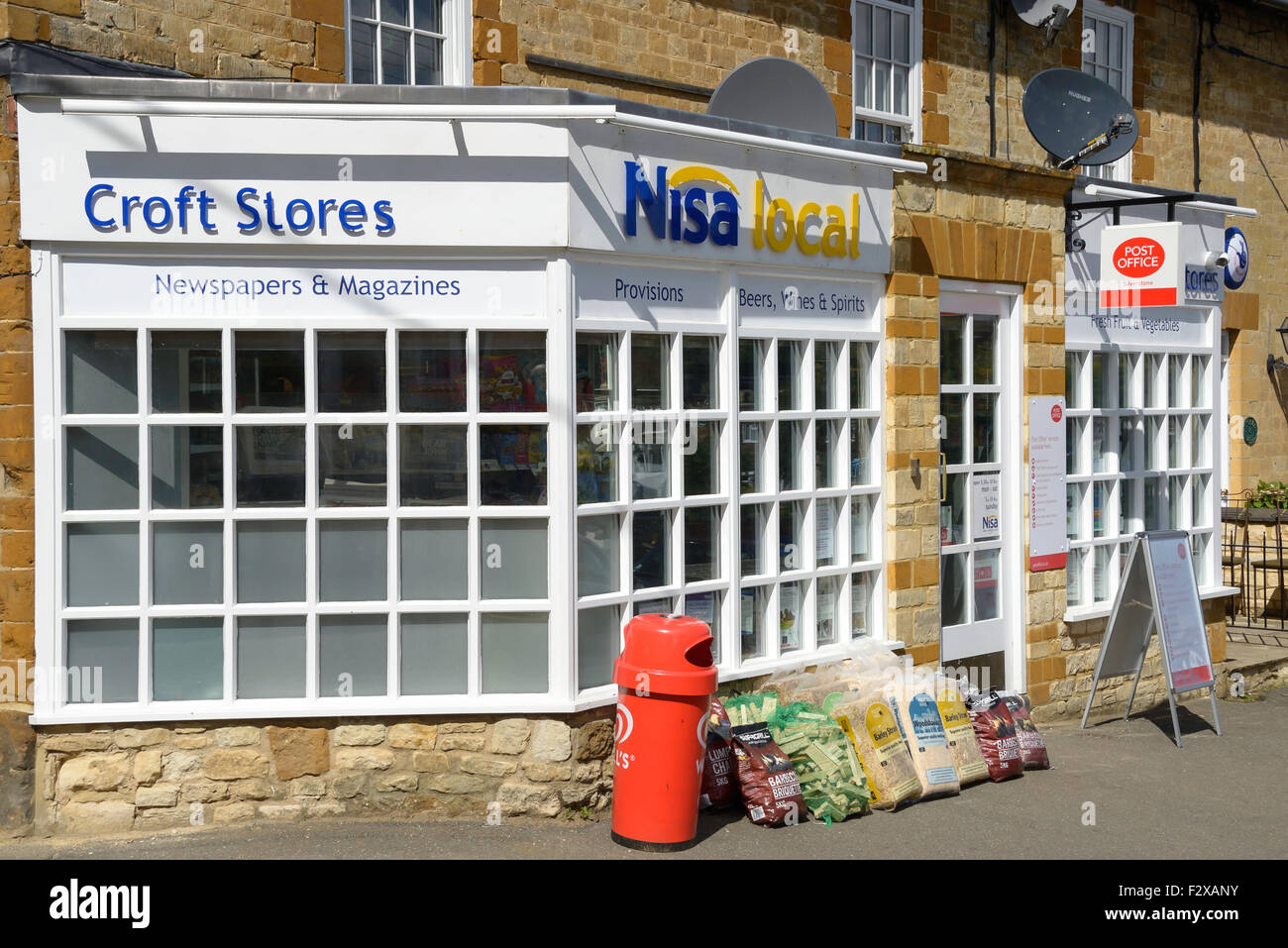 Nisa Local Store, Bestände Hill, Silverstone, Northamptonshire, England, Vereinigtes Königreich Stockfoto