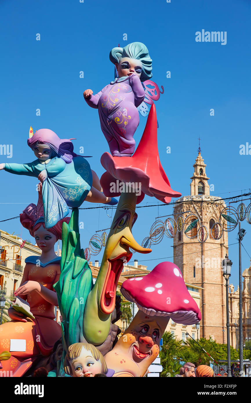 Fallas-Fest Figuren in Valencia Feier am Miguelete Micalet Spanien Stockfoto