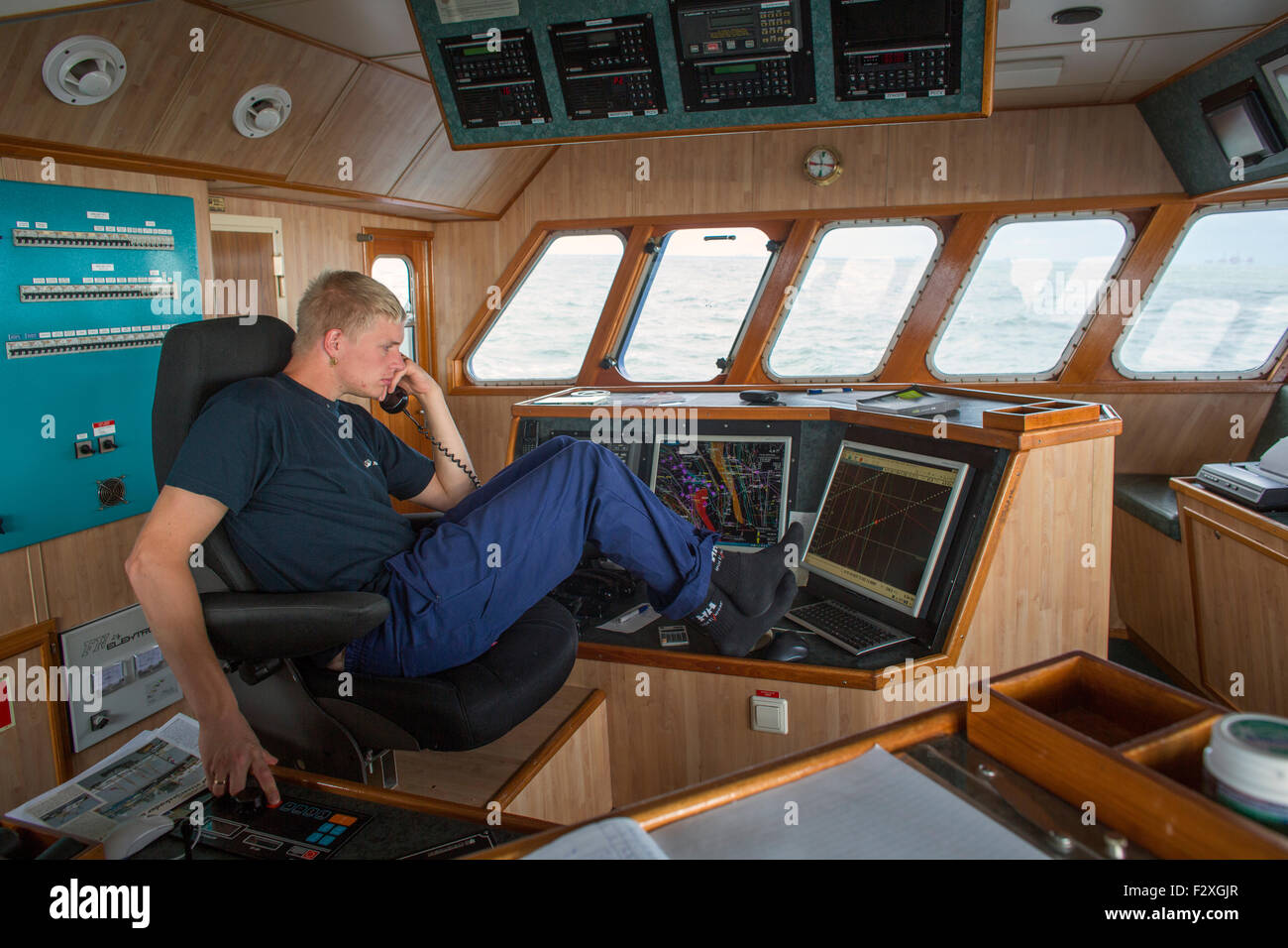 Niederländische Fischereifahrzeug Angeln an der Nordsee für Seezunge und Scholle Stockfoto