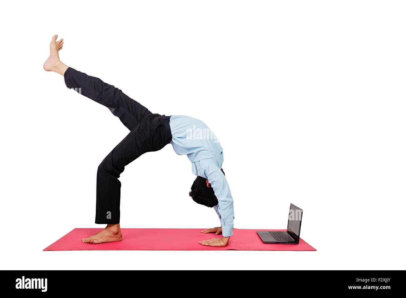 1 indische Business Mann Yoga Stretching Stockfoto