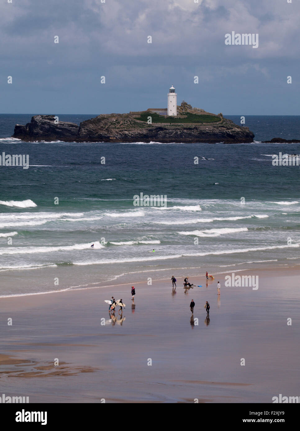 Gwithian Strand mit Godrevy Leuchtturm, Cornwall, UK Stockfoto