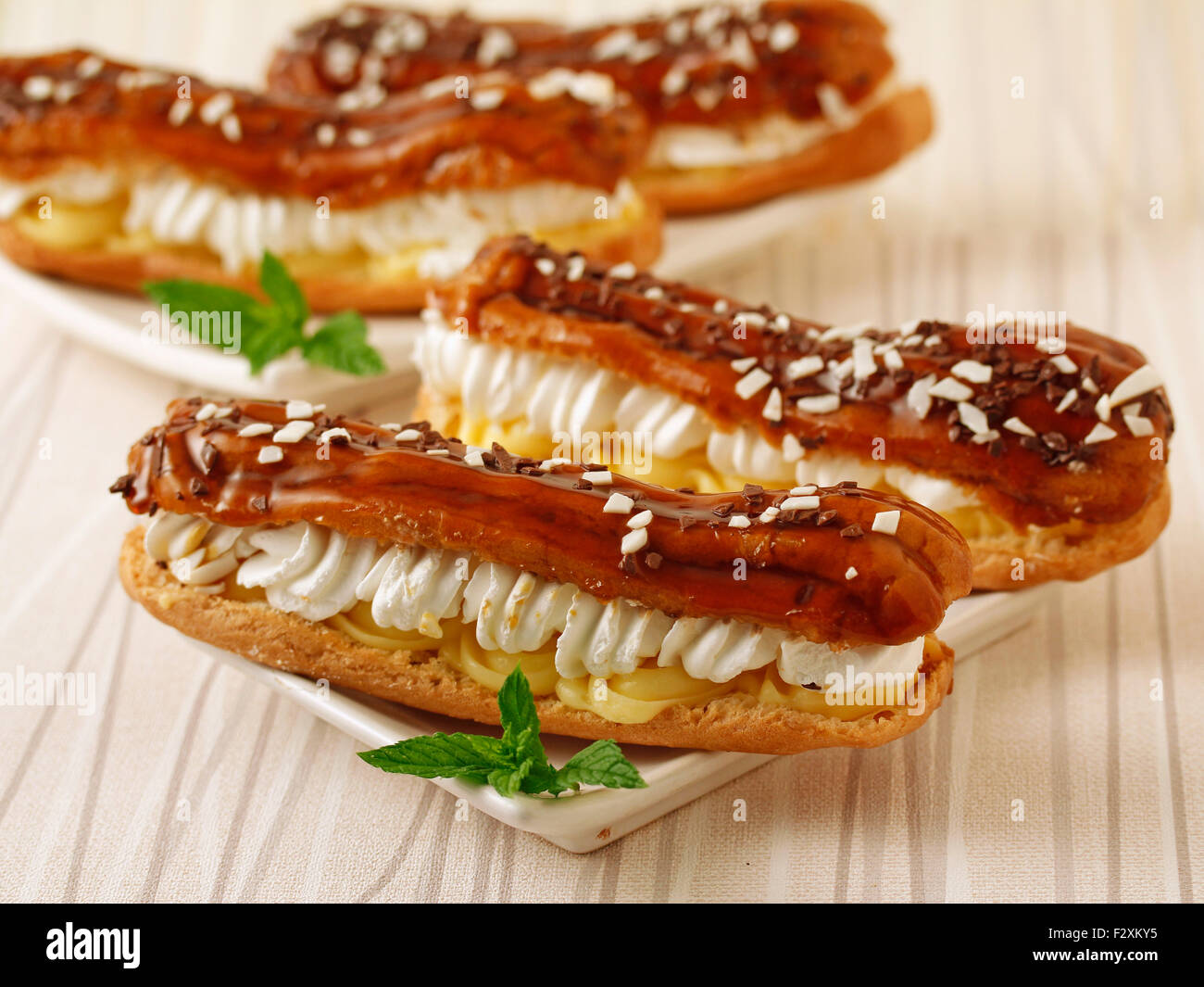 Rahmspinat Eclairs. Stockfoto