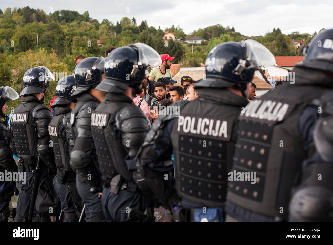 Polizei bewacht die slowenische Grenze um illegale Überquerung der Flüchtlinge in Rigonce zu verhindern Stockfoto