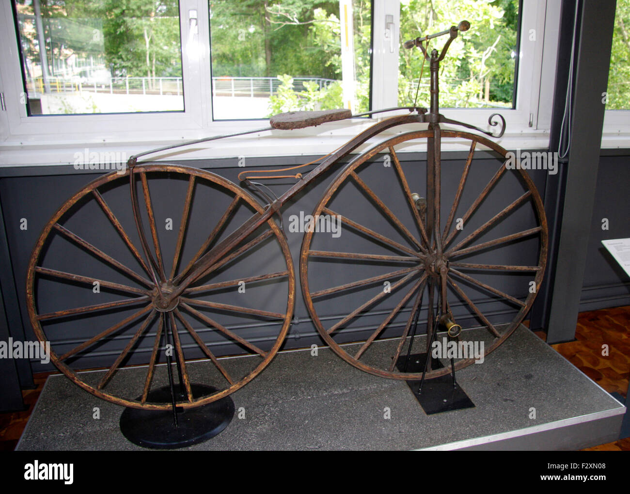 Historisches Fahrrad: Hochrad - Deutsches Technikmuseum Berlin-Kreuzberg. Stockfoto