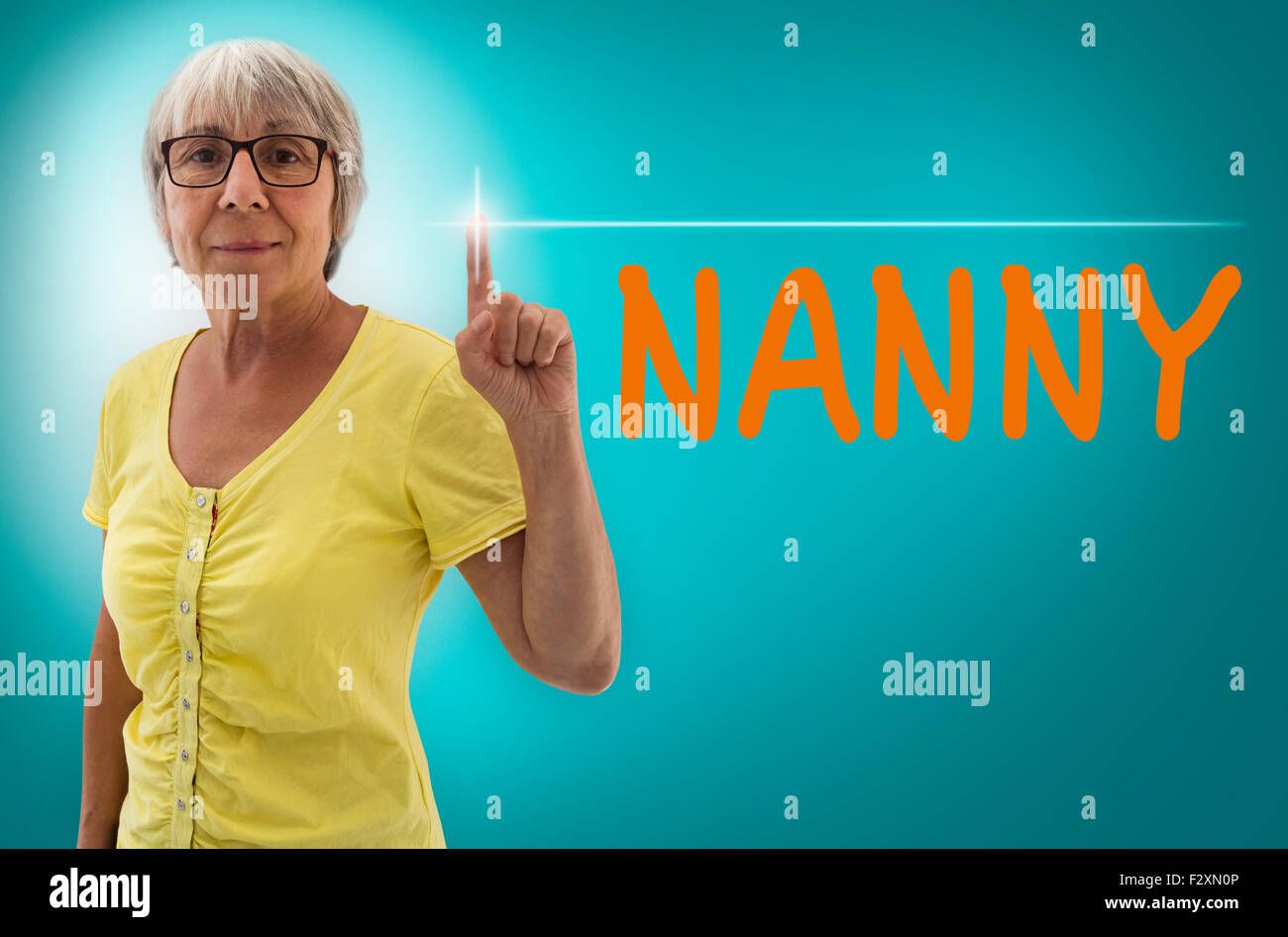 Nanny Touchscreen zeigt Senior Frau Konzept. Stockfoto