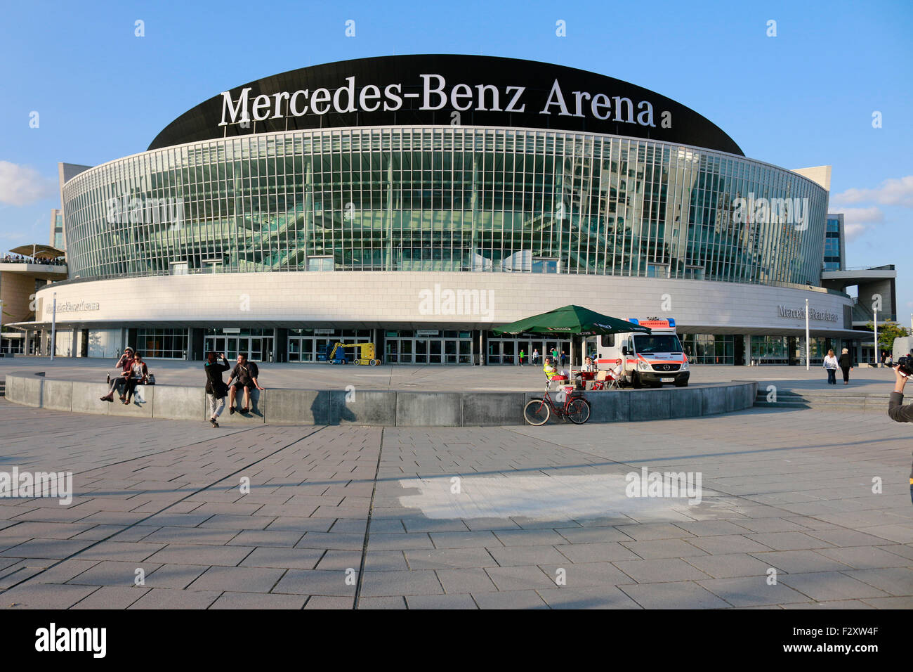 Mercedes Benz Arena Stockfotos Und Bilder Kaufen Alamy