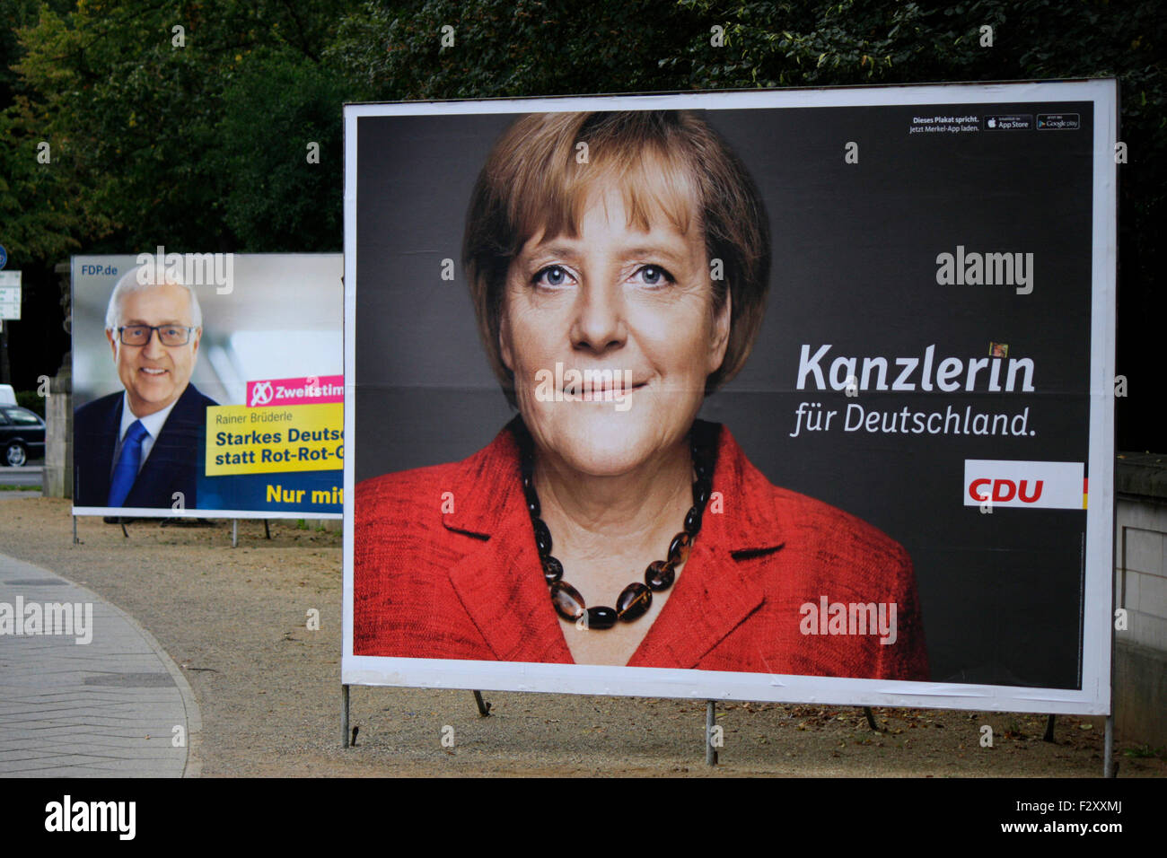 Wahlplakate Zur Bundestagswahl 2013: Rainer Bruederle, Angela Merkel, 13. September 2013, großen Stern, Berlin-Tiergarten Stockfoto