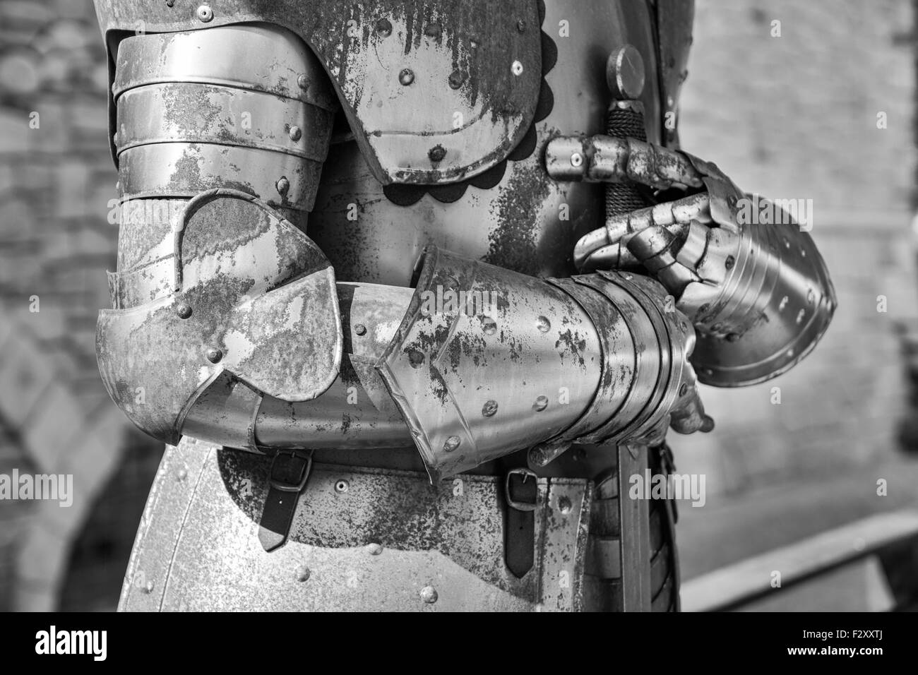 Detail der eine alte rostige mittelalterliche Rüstung. Stockfoto