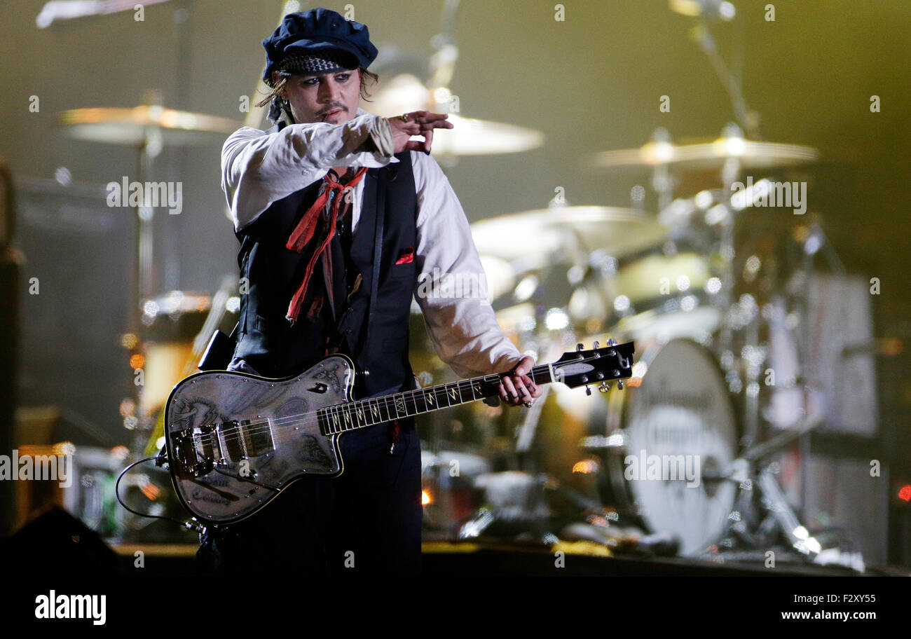 Rio De Janeiro, Brasilien. 24. September 2015.  Rock in Rio. US-Schauspieler Johnny Depp spielt mit der Hollywood-Vampire-Band im Rock in Rio-Konzert. . Bildnachweis: Antonio di Paola/Alamy Live-Nachrichten Stockfoto