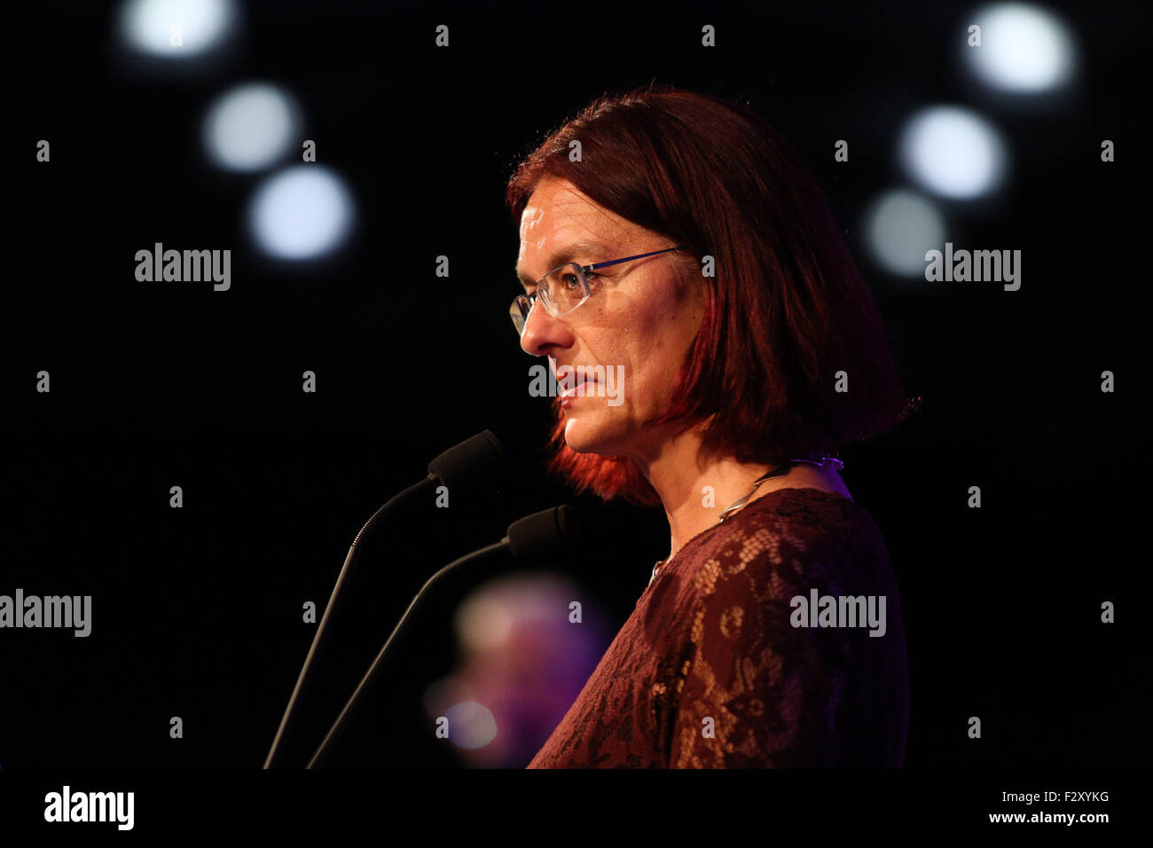 Doncaster, South Yorkshire, UK. 25. September 2015. Helle Hagenau spricht auf der UKIP National Conference in Doncaster, South Yorkshire, Großbritannien. 25. September 2015. Jahreskonferenz der Partei war die Bühne für die Enthüllung einer neuen Kampagne Kraft namens "EU verlassen". Bestehend aus Interessenverbänden und Think Tanks mit Tausenden von Aktivisten dazwischen wollen es die UK-Riegel mit Brüssel zu beenden.  Ian Hinchliffe / /Alamy Live News Stockfoto