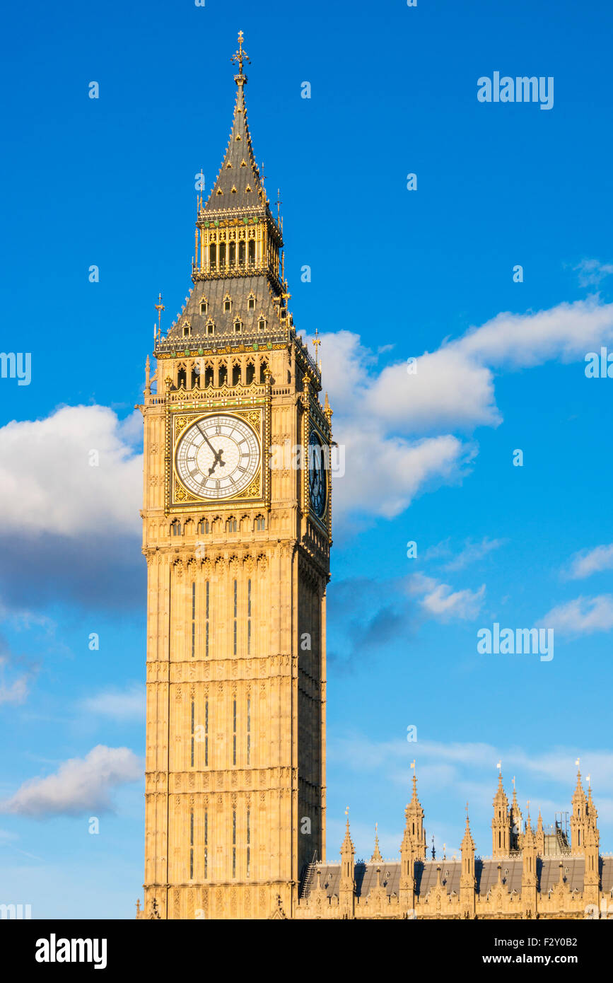 Big Ben Uhrturm über dem Palast von Westminster und Häuser des Parlaments Stadt London England UK GB EU Europas Stockfoto