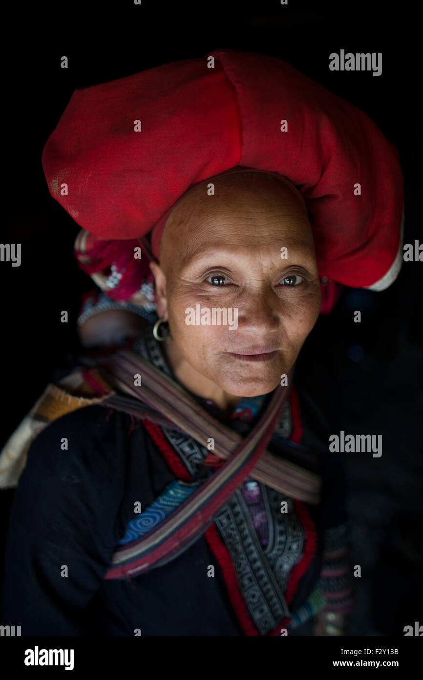 "Red Dzao" der ethnischen Hmong-Stamm im nördlichen Vietnam. Stockfoto